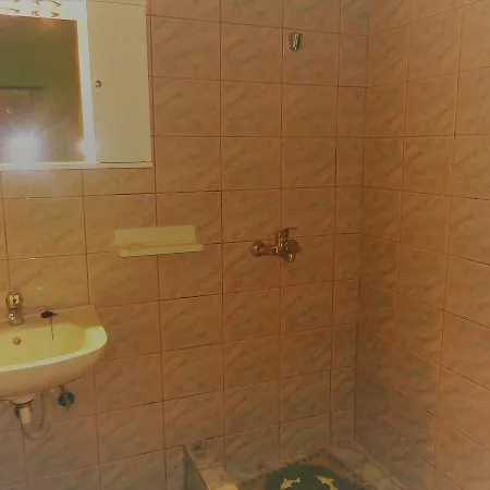 Jenny's House Is Guests' Favorite Part Of *